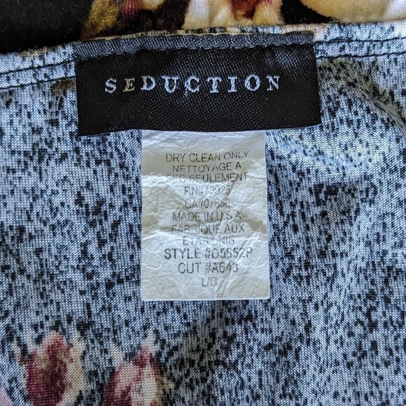 Vintage Seduction Off-the-Shoulder Floral Velvet Dress - Picture 7 of 11